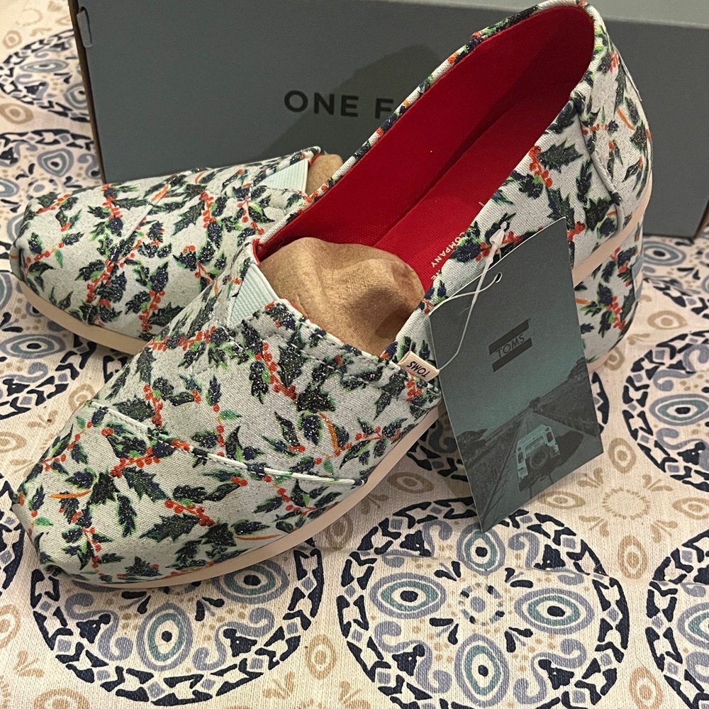 Toms Mint Holly Jolly Classic Canvas Loafers - Size 7